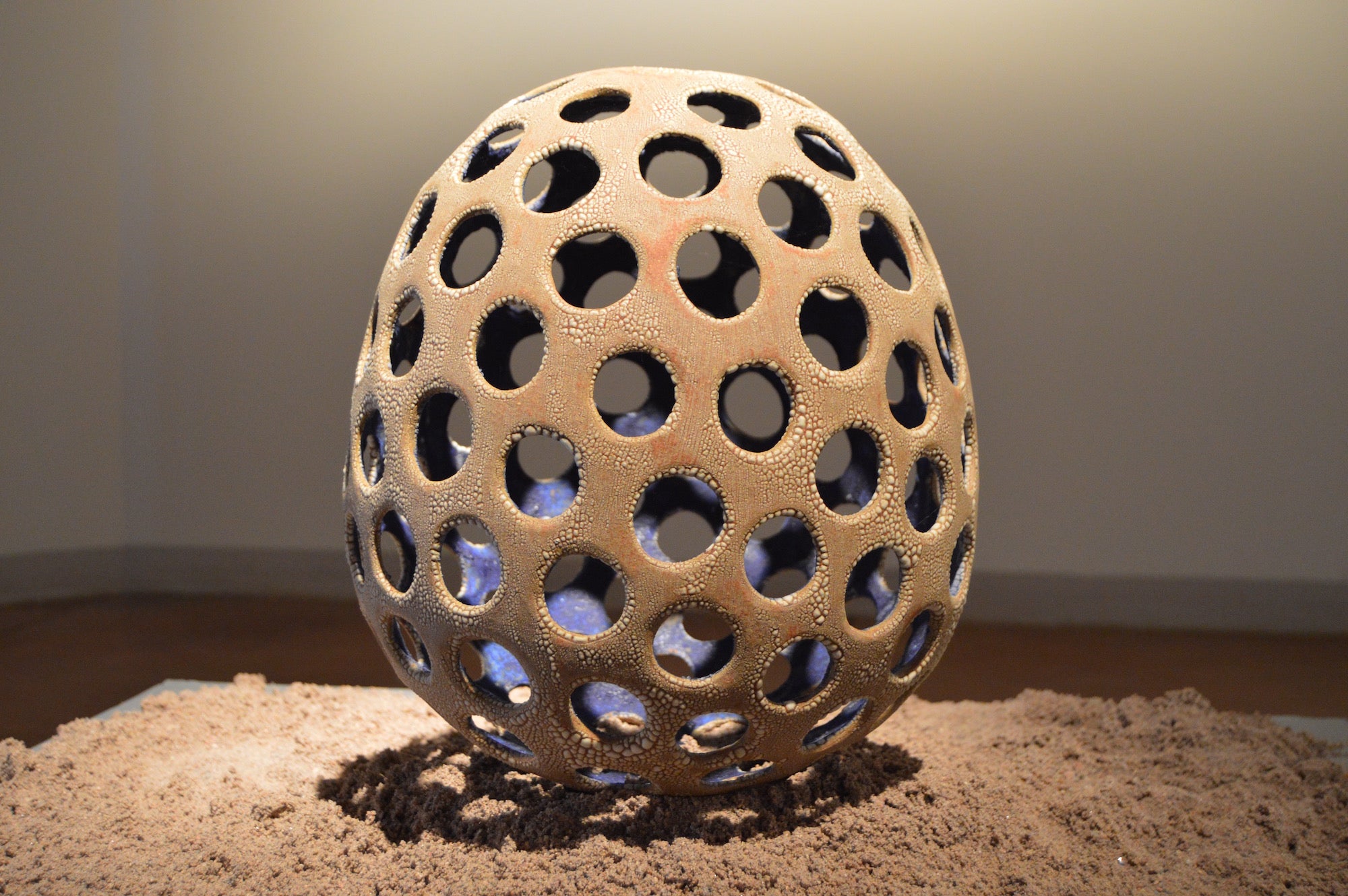 Image credit: Courtney M. Leonard, “Artifice,” 2015. Ceramics. Image courtesy of the artist.