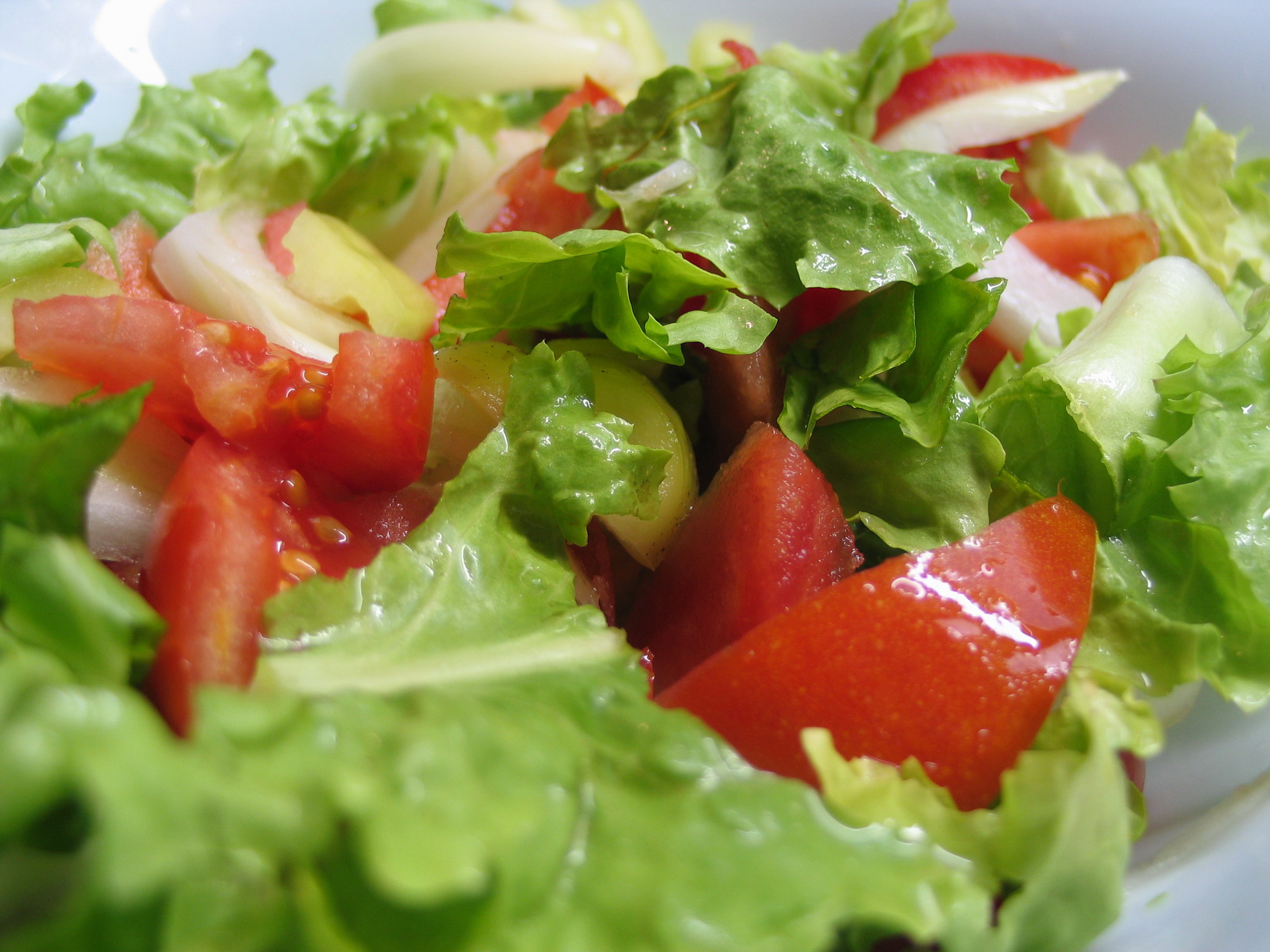Салат из овощей помидоры огурцы перец