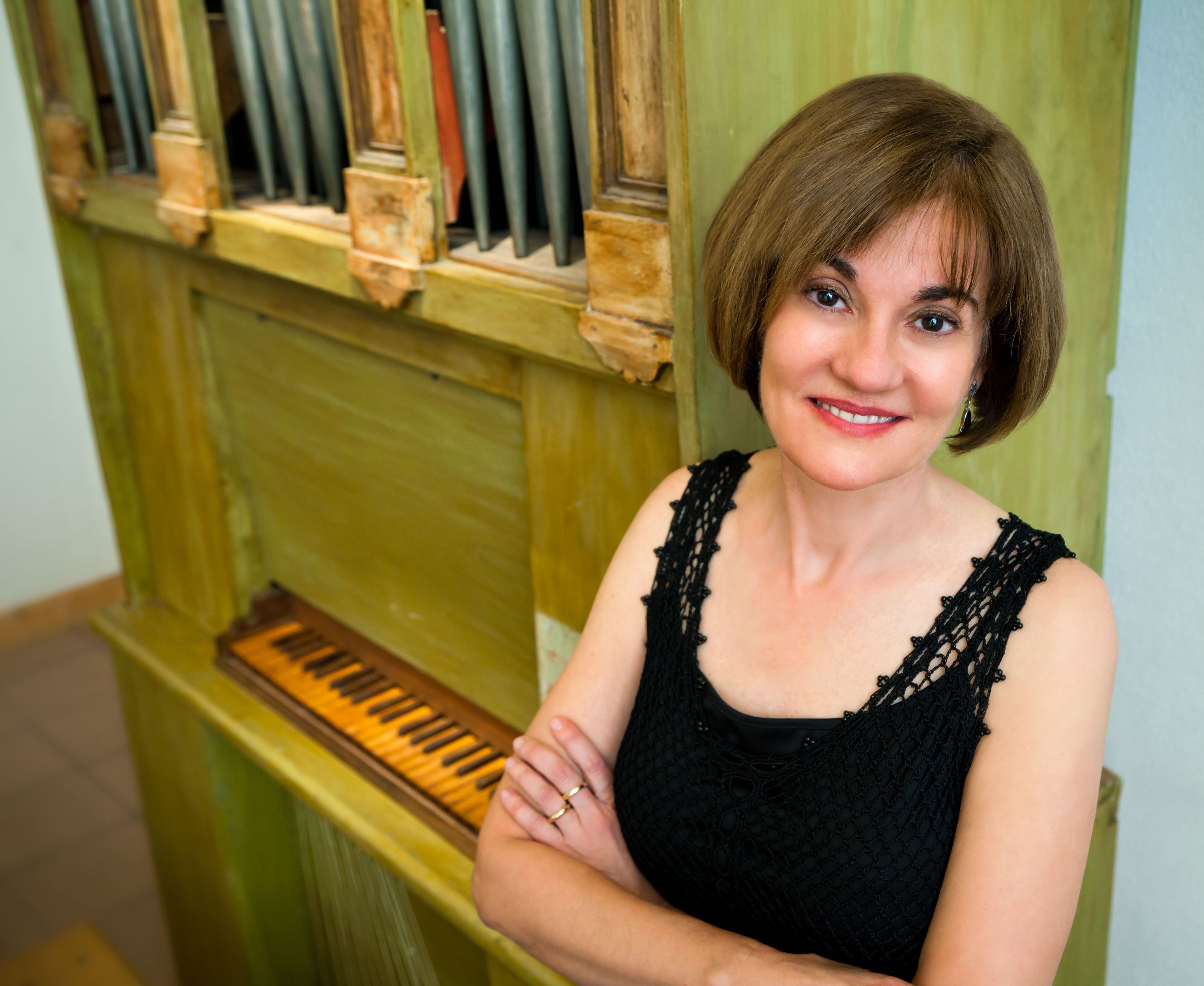 Photo of Kimberly Marshall and the Traeri organ