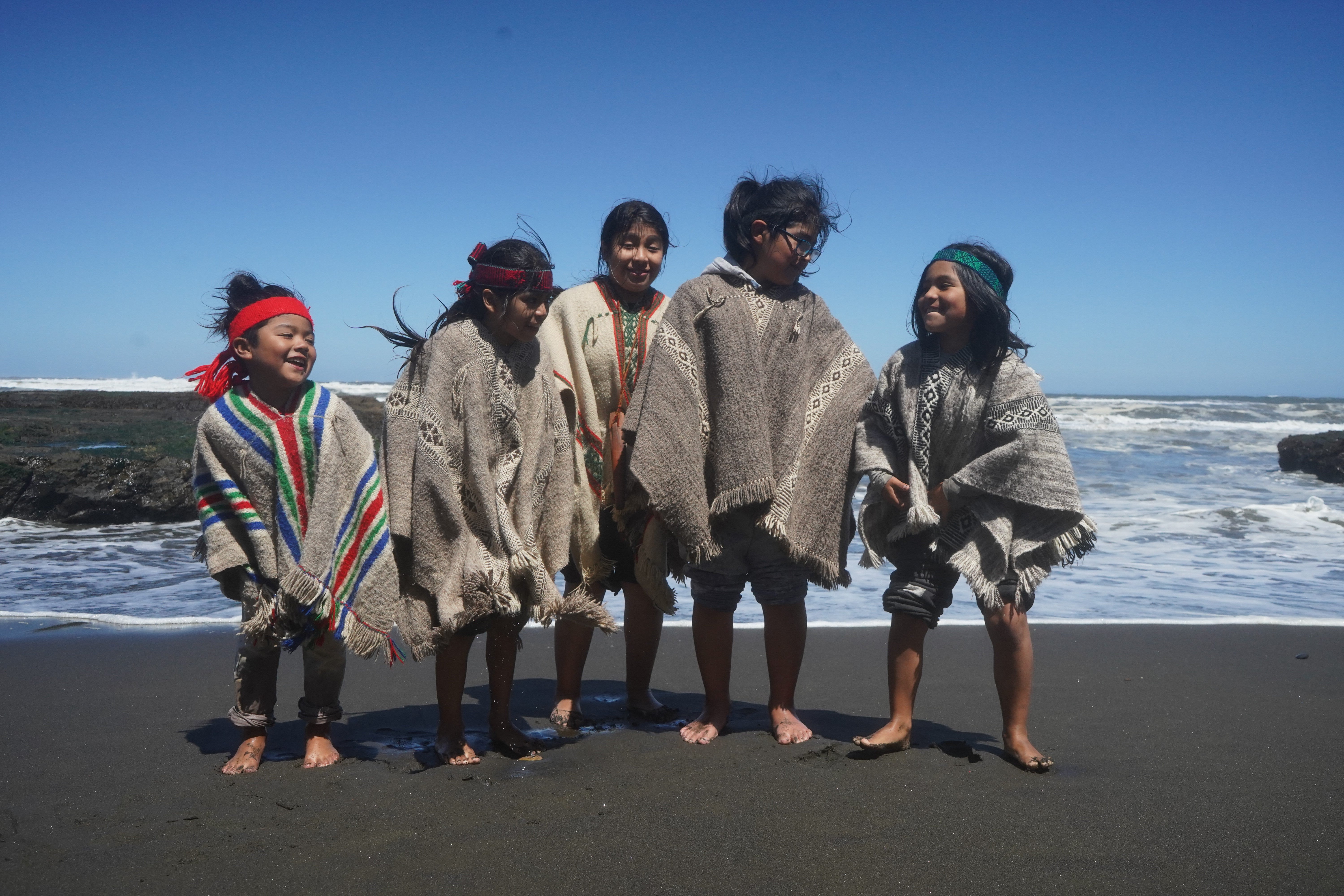 Image of Mapuche children on a beach / Photo credit Silvia Calfuqueo