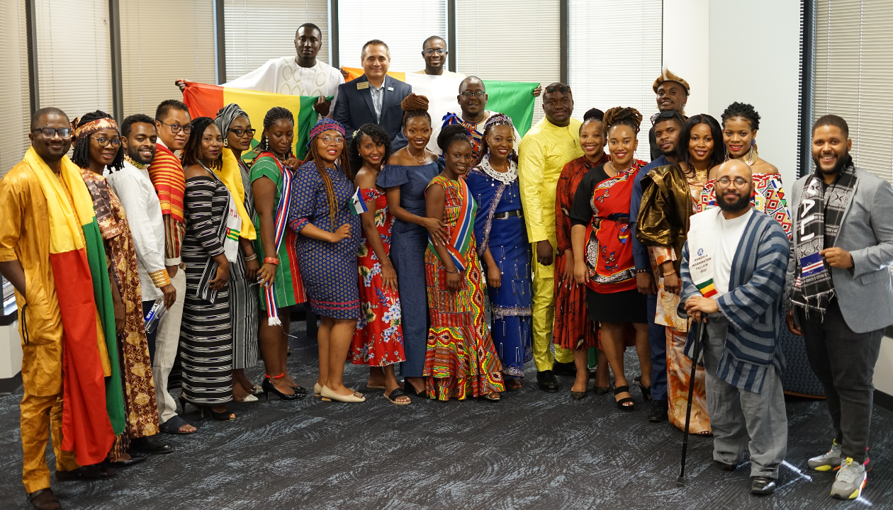 25 young African leaders in the Mandela Washington Fellowship Program pose for a group photo